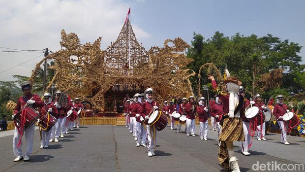 Upacara memperingati HUT ke-78 Kemerdekaan RI di Dusun Sudimoro, Desa Baleagung, Kecamatan Grabag, Kabupaten Magelang, di lereng Gunung Andong, Kamis (24/8/2023).