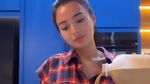 Serunya Wika Salim Kulineran di Italia hingga Masak Nasi Goreng