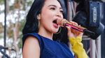 Serunya Wika Salim Kulineran di Italia hingga Masak Nasi Goreng