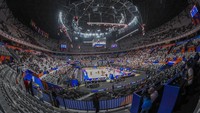 FIBA World Cup 2023 di Jakarta telah dibuka pada Jumat (25/8). Berlangsung di Indonesia Arena, Jakarta, seremoni pembukaan ajang turnamen basket bergengsi ini berlangsung meriah dan sukses. Seremoni dibuka dengan tarian dari 60 penari yang memakai baju tradisional dari berbagai daerah di Indonesia. ANTARA FOTO/Galih Pradipta  