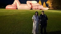 Amalia Wirjono, Seniman sekaligus kepala program untuk Yayasan Seni Indonesia, mengaku bangga terhadap proyek KAWS: Holiday Indonesia. Foto: Instagram