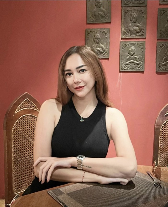 Aura Kasih Doyan Makan Es Krim hingga Ngopi, Ini Potretnya Aura Kasih Doyan Makan Es Krim hingga Ngopi, Ini Potretnya