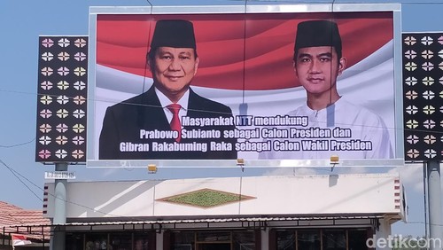 Baliho bergambar Prabowo-Gibran di Labuan Bajo, Manggarai Barat, NTT.