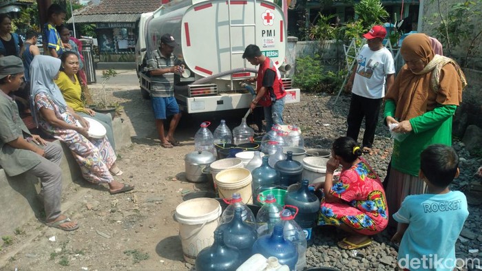 Bantuan air bersih diberikan ke warga terdalam kekeringan