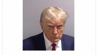 Diketahui sebelumnya, Donald Trump menyerahkan diri ke Fulton Country, Georgia. Trump pun langsung ditahan dalam kasus Pemilu AS. @realDonaldTrump via X and Fulton County Sheriff’s Office/via REUTERS.