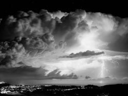 Jawara Kontes Foto Hitam Putih yang Mengesankan