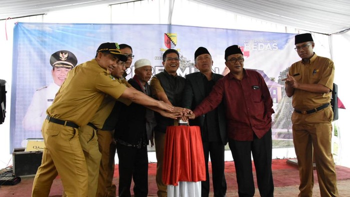 Bupati Bandung meresmikan Rumah Sakit Umum Daerah (RSUD) Bedas Kertasari.