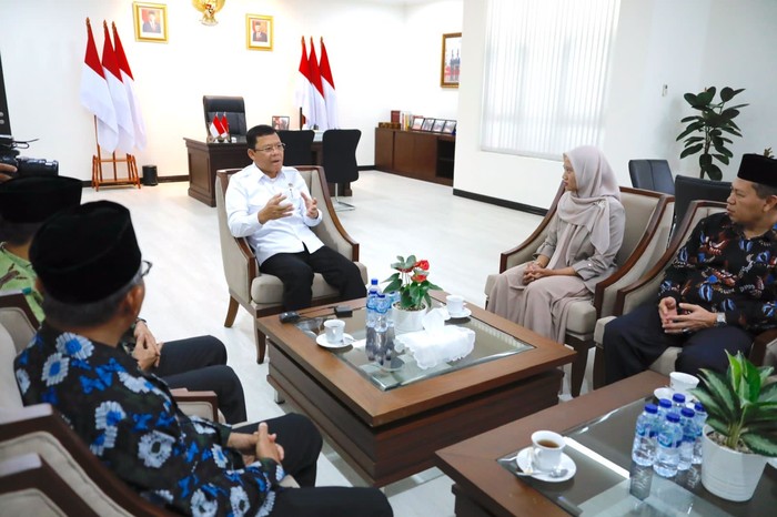 Cerita Mardiono Bantu Anak Tukang Becak hingga Kuliah di Korea