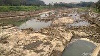 Kondisi tinggi air yang ada pada sungai Citanduy sejak Kamis (24/8/2023), sesuai dengan pantauan alat ukur yang terpasang di Pataruman debitnya sekitar 14 m3/detik. Sedangkan untuk kondisi normal debitnya sekitar 292 m3/detik. 
