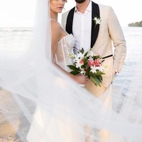 Selain membangun studio Pilates, awal tahun ini Erin diketahui telah menikah dengan Karol Kocemba. Tidak banyak informasi mengenai pernikahan mereka karena wanita tersebut kini tidak banyak membagi tentang kisah hidupnya. Foto: Instagram @erinheathertonlegit