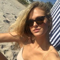 Masalah keuangannya pun diperparah dengan bisnisnya yang gagal. Dikatakan jika wanita asal Inggris tersebut awalnya berniat untuk membangun brand fashion dengan presenter Clare Byrne. Tapi usaha mereka tidak jadi dijalankan dan akhirnya Clare menuntut $ 10 juta (Rp 152 miliaran). Foto: Instagram Erin Heatherton