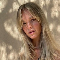 Erin Heatherton mengakui dirinya bangkrut pada 2019. Dilansir People, ketika itu ia tidak bisa membayarkan utang total $ 215.601,49 (Rp 3,2 miliaran) untuk tiga kartu kredit. Wanita 34 tahun itu juga mengambil kredit senilai $ 201.000 atau Rp 3 miliaran dari bank City National untuk menebusnya tapi pada akhirnya kesulitan untuk membayarkan. Foto: Instagram Erin Heatherton