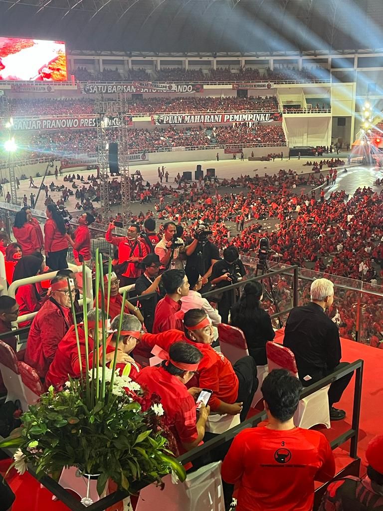 PDIP menggelar apel siapa pemenang Pemilu dan Pilpres 2024 di Semarang, Jawa Tengah (Jateng). Bakal capres PDIP Ganjar Pranowo hadir bersama Ketua DPP PDIP Puan Maharani.
