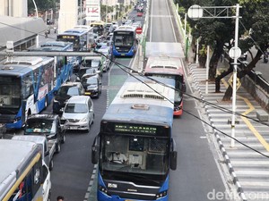 Saran PKS Biar Polusi Udara Turun: Pejabat Wajib Naik Angkutan Umum