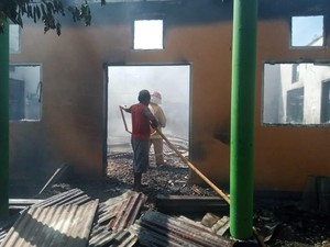 Rumah-Perpustakaan SDN 1 Atinggola di Gorontalo Utara Hangus Terbakar