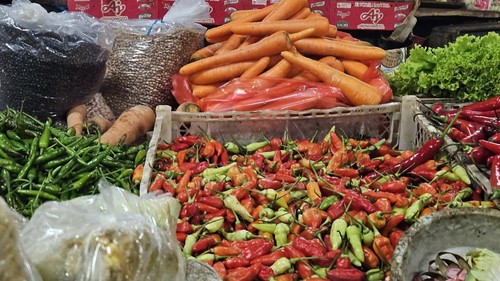 Penjualan cabai dan bumbu dapur di Pasar Galiran Klungkung, dimana harga cabai saat ini Rp 60 ribu untuk jenis rawit merah, Jumat (25/8/2023).