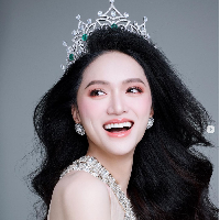 Huong Giang adalah transgender 32 tahun yang mulai dikenal publik setelah masuk 4 besar Vietnam Idol 2012. Namanya kian melambung usai meraih gelar Miss International Queen 2018, kontes kecantikan khusus transgender yang juga digelar di Thailand.   Foto: Dok. Instagram huoggiangggg