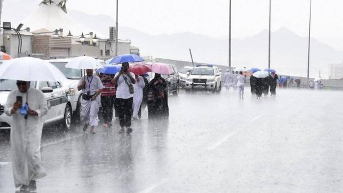 Peringatan Hujan Lebat-Angin di Makkah, Jemaah Umrah Hati-hati