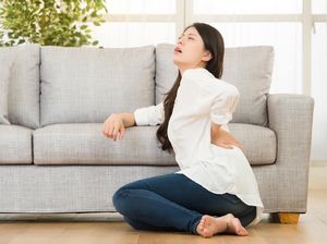 7 Tips Mengatasi Sakit Pinggang Akibat Duduk Terlalu Lama