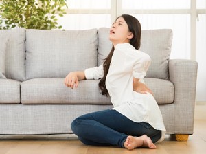 10 Penyebab Sakit Pinggang Sebelah Kiri dan Cara Mengatasinya