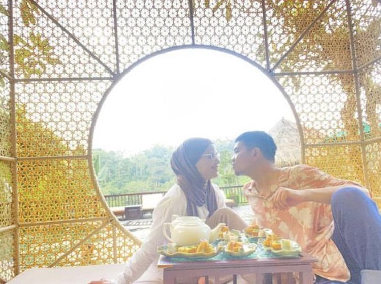 So Sweet! Intip Romantisnya Indra Bekti dan Aldilla Jelita saat Makan Berdua