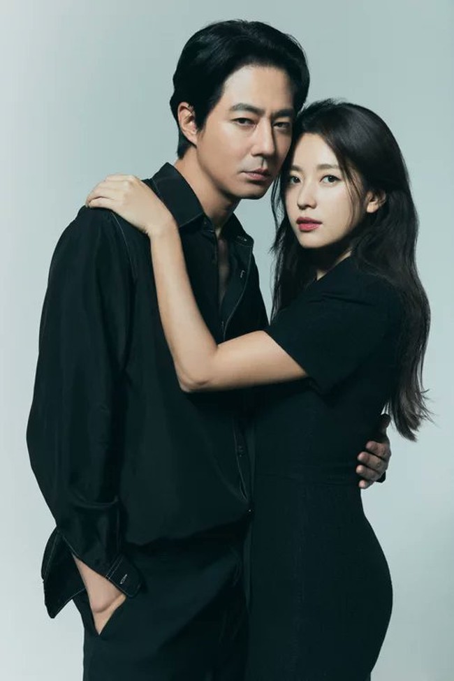 Jo In Sung tak henti-hentinya memuji kecantikan Han Hyo Joo dalam wawancara mereka bersama Harper’s Bazaar Korea. Keduanya dipasangkan sebagai suami istri dalam drama Korea Moving. Penggemar berharap keduanya terlibat cinta lokasi. Foto: Instagram