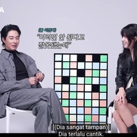 Dalam video wawancara yang diunggah Harper’s Bazaar Korea, Jo In Sung tak henti-hentinya memuji kecantikan Han Hyo Joo. Menurutnya dia terlahir menjadi seorang aktris karena berparas cantik.Foto: Instagram