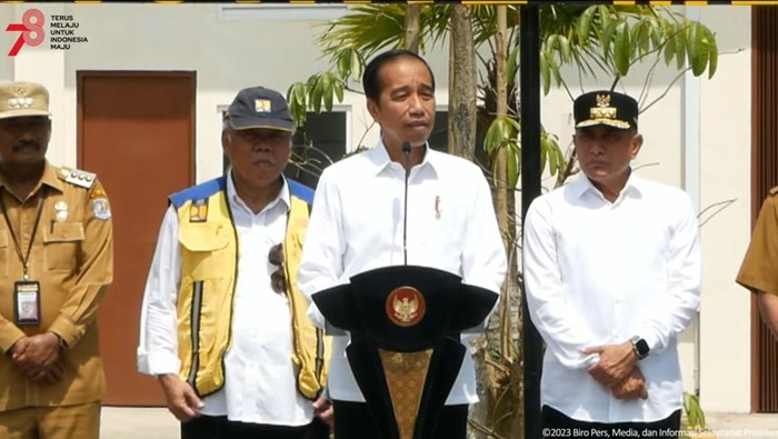 Jokowi saat meresmikan SPAM Regional Mebidang. (Foto: Tangkapan layar YouTube Sekretariat Presiden)