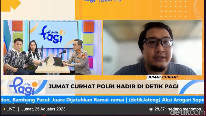 Kapolres Metro Depok Kombes Ahmad Fuady menerima keluhan warga Depok dalam program Jumat Curhat.