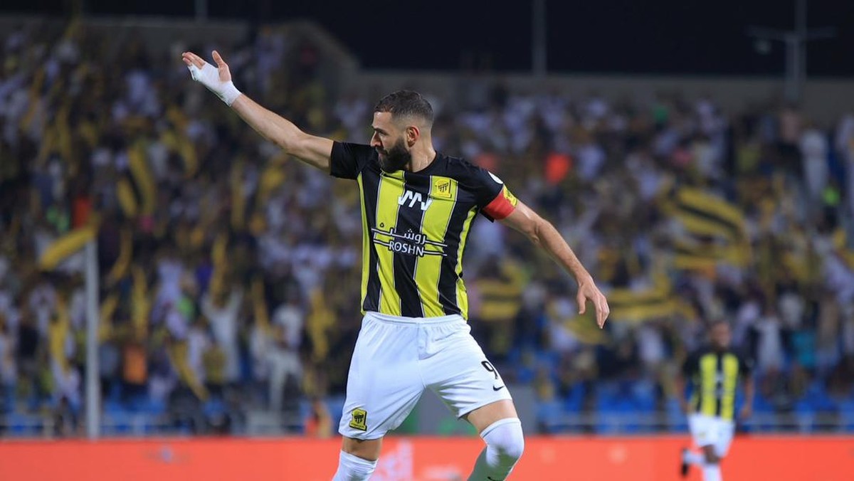 Karim Benzema mencetak satu gol saat Al Ittihad berimbang dengan Al Hazm 2-2. (Foto: dok Al Ittihad)