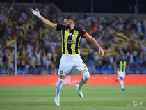 Sempat Bersitegang dengan Pelatih, Benzema Cetak Gol dan Pakai Ban Kapten