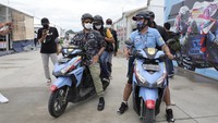 Mulyadi Sugiono, Bold Riders Activation Manager menjelaskan VIP Experience dari Bold Riders mencakup banyak hal, mulai dari diberikan akses masuk ke Paddock, menikmati Gresini Racing Hospitality Unit, bertemu langsung dengan pebalap MotoGP, berskuter mengelilingi sirkuit melalui Service Road, hingga akses masuk ke garasi tim bahkan sampai garis start sesaat sebelum balapan dimulai.  