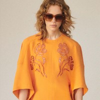 Inilah koleksi terbaru Stella McCartney Resort 2024 yang membawa tren Y2K. Stella juga mengatakam 90% material yang digunakannya untuk koleksi ini merupakan bahan yang ramah lingkungan. Foto: Dok. Stella McCartney.