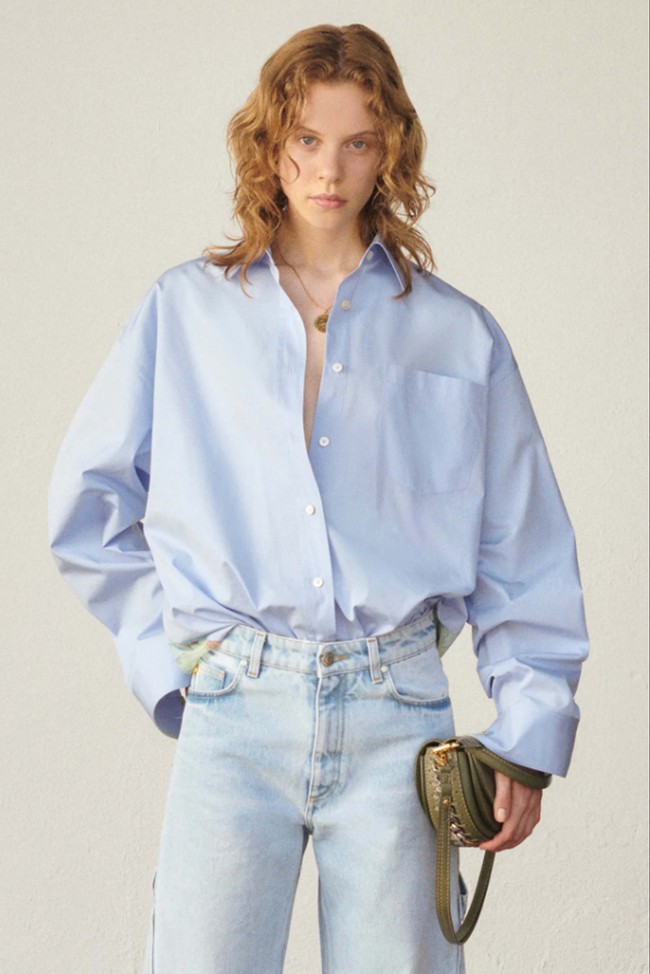 Inilah koleksi terbaru Stella McCartney Resort 2024 yang membawa tren Y2K. Stella juga mengatakam 90% material yang digunakannya untuk koleksi ini merupakan bahan yang ramah lingkungan. Foto: Dok. Stella McCartney.