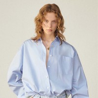 Inilah koleksi terbaru Stella McCartney Resort 2024 yang membawa tren Y2K. Stella juga mengatakam 90% material yang digunakannya untuk koleksi ini merupakan bahan yang ramah lingkungan. Foto: Dok. Stella McCartney.