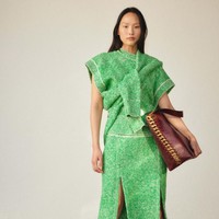 Inilah koleksi terbaru Stella McCartney Resort 2024 yang membawa tren Y2K. Stella juga mengatakam 90% material yang digunakannya untuk koleksi ini merupakan bahan yang ramah lingkungan.  Foto: Dok. Stella McCartney.