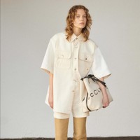 Inilah koleksi terbaru Stella McCartney Resort 2024 yang membawa tren Y2K. Stella juga mengatakam 90% material yang digunakannya untuk koleksi ini merupakan bahan yang ramah lingkungan.  Foto: Dok. Stella McCartney.