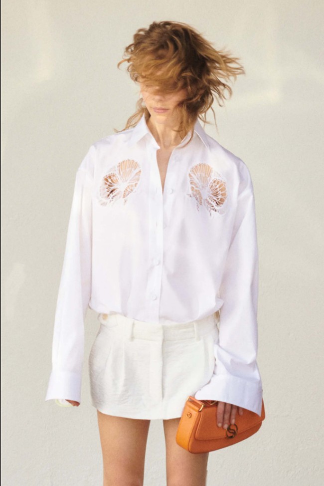 Inilah koleksi terbaru Stella McCartney Resort 2024 yang membawa tren Y2K. Stella juga mengatakam 90% material yang digunakannya untuk koleksi ini merupakan bahan yang ramah lingkungan.  Foto: Dok. Stella McCartney.