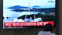 Seperti dilansir AFP, peluncuran satelit mata-mata dilakukan Korut setelah Kim Jong Un menjadikan pengembangan sistem mata militer di angkasa sebagai prioritas utama. Pyongyang juga mengklaim satelit mata-mata menjadi penyeimbang yang diperlukan bagi peningkatan aktivitas militer Amerika Serikat (AS) di kawasan.