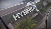 Menko Airlangga Kasih Sinyal Tak Ada Insentif Buat Mobil Hybrid
