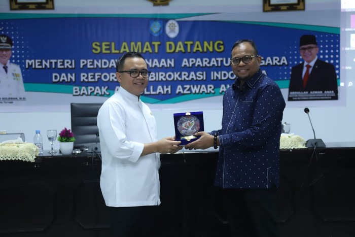 Menteri Pendayagunaan Aparatur Negara dan Reformasi Birokrasi (PAN-RB) Abdullah Azwar Anas mendorong dan mendukung upaya Kota Ternate untuk terus memperbaiki kualitas pelayanan publik.