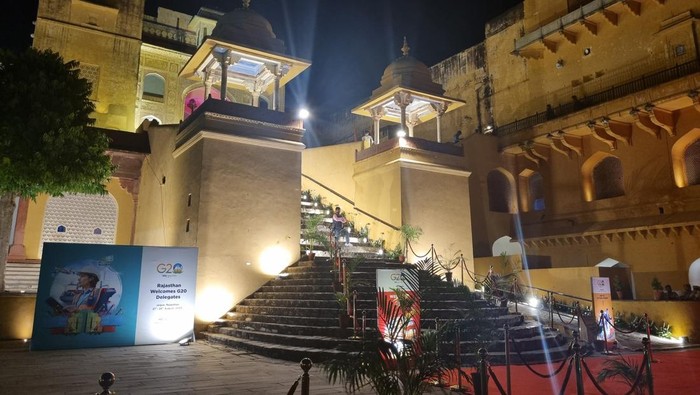 Momen Mendag RI Kunjungi Warisan Budaya UNESCO Amber Fort di G20 India Menteri Perdagangan RI Zulkifli Hasan mengunjungi warisan budaya UNESCO Amber Fort di Rajasthan, India dalam rangkaian acara G20 India.
