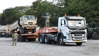 Setelah  debarkasi dari kapal, beberapa Alutsista dan logistik lainnya diangkut menggunakan  trailer melaksanakan konvoi bergerak menuju daerah latihan di Asembagus, Situbondo dengan pengawalan dari Pomdam V Brawijaya.  