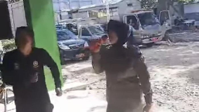 Sejumlah pegawai Satpol PP Kota Parepare, Sulawesi Selatan (Sulsel) terekam video asyik karaokean saat jam kerja.