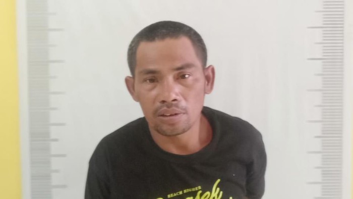 Pelaku RL saat diamankan di Polsek Batam Kota. (istimewa)