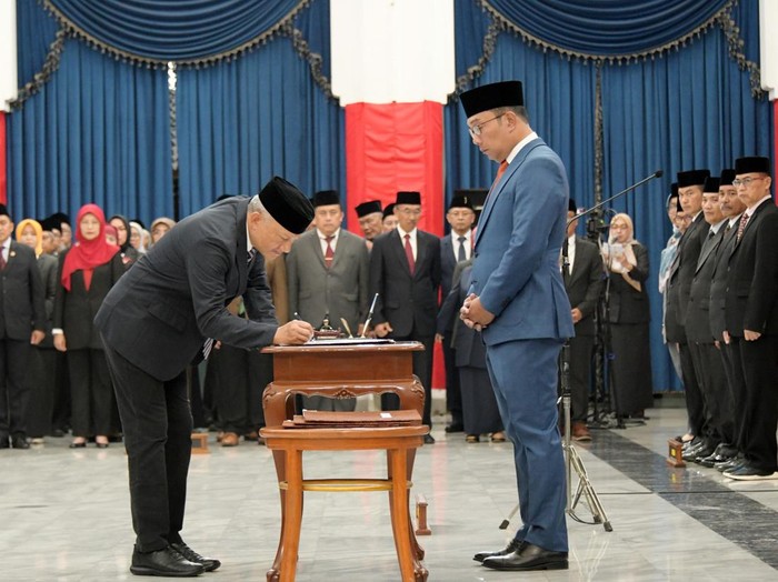 Pemberhentian Sekda Jabar