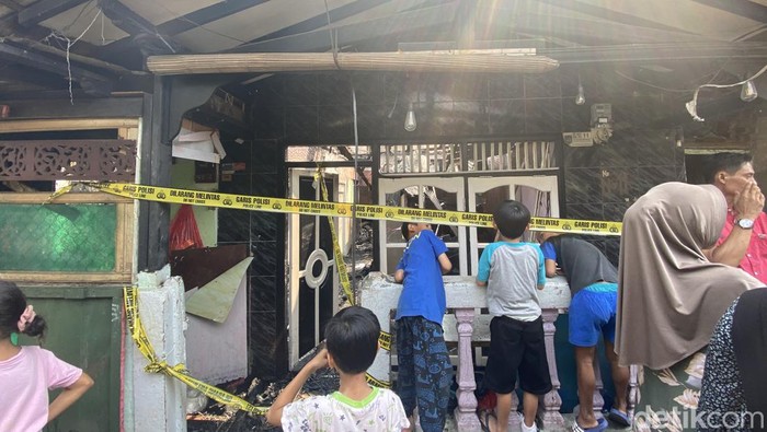 Penampakan rumah yang terbakar di Depok dan tewaskan pasutri