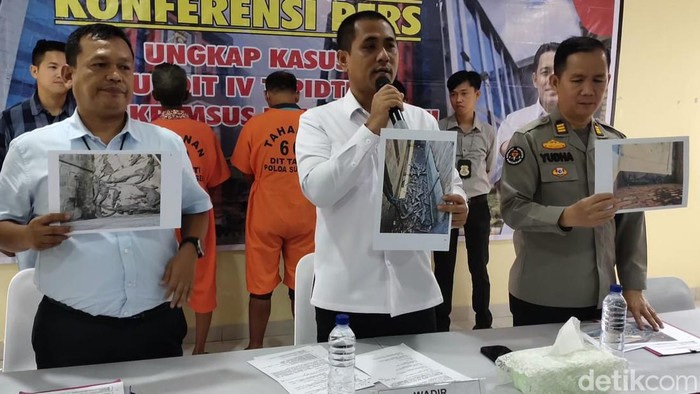 Polda Sumsel menunjukkan foto-foto penangkaran buaya ilegal di Ogan Komering Ilir.