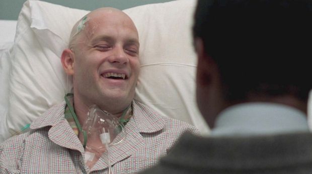 Cuplikan adegan Tom Hanks di dalam film Philadelphia (1993).