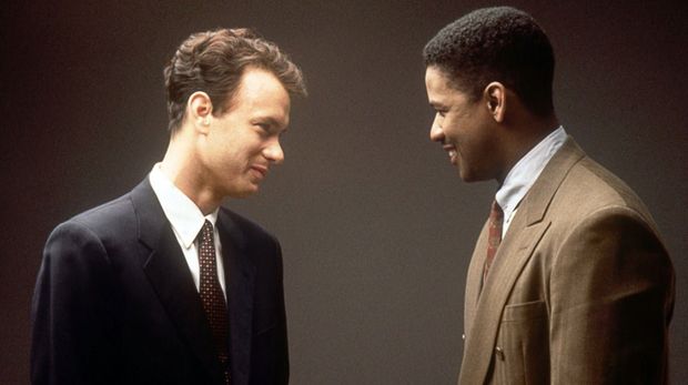 Cuplikan adegan Tom Hanks di dalam film Philadelphia (1993).